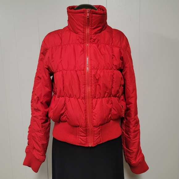 Red Short Puffer - Picture 2 of 5